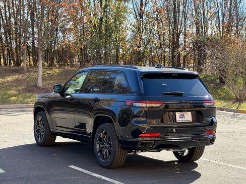 New 2025 Jeep Grand Cherokee Summit image 9