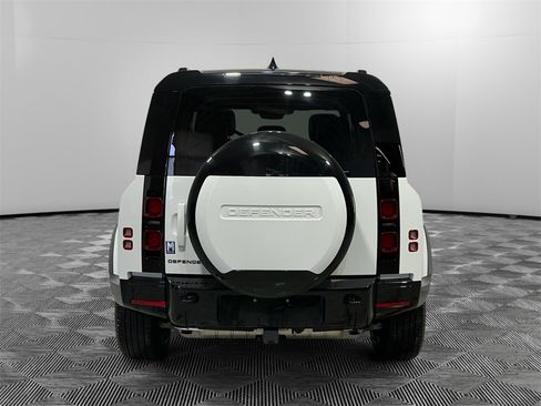 Used 2025 Land Rover Defender 110 X-Dynamic SE image 4