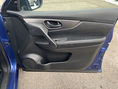 Used 2020 Nissan Rogue Sport S image 11