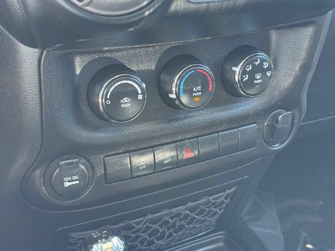 Used 2018 Jeep Wrangler Unlimited Sport w/ Connectivity Group AWD/4WD image 15