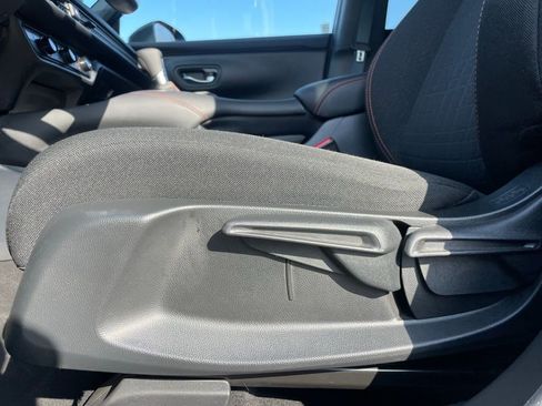 Certified 2025 Honda HR-V Sport image 24