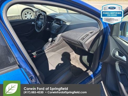 Used 2018 Ford Focus SE w/ SE Appearance Package image 10