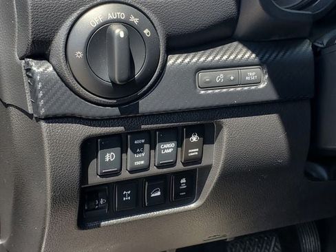 Used 2017 Nissan Titan PRO-4X w/ Pro-4x Convenience Package AWD/4WD image 10
