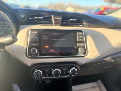 Used 2021 Nissan Versa SV image 8