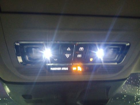 Used 2021 Lincoln Corsair AWD w/ Premium Package image 31