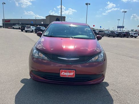 Used 2018 Chrysler Pacifica L FWD image 9