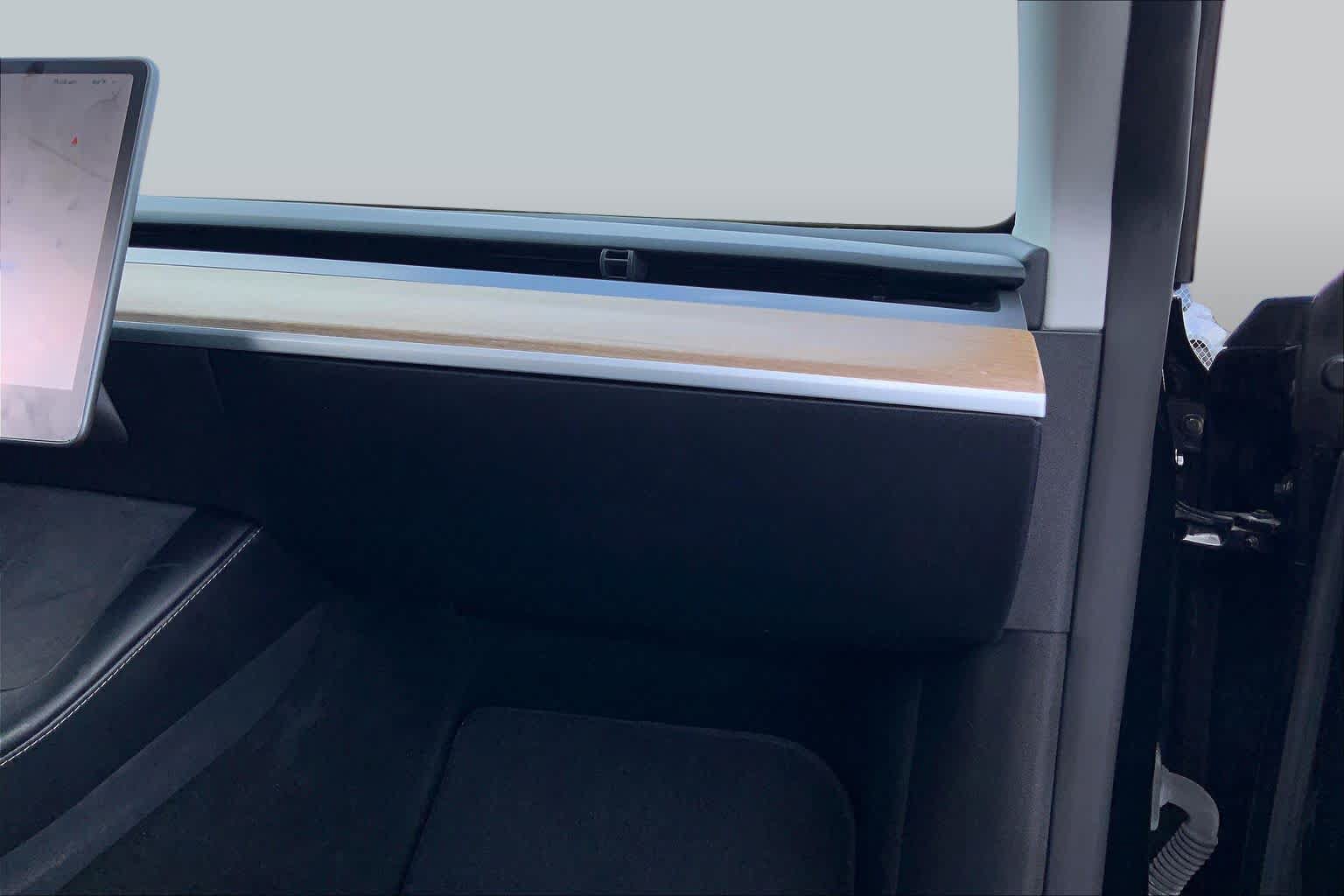 Used 2024 Tesla Model Y 2WD image 17