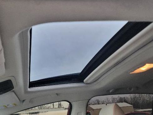 Used 2016 Subaru Crosstrek 2.0i Premium w/ Moonroof Package image 9