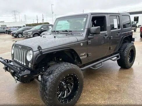 Used 2016 Jeep Wrangler Unlimited Sahara w/ Connectivity Group AWD/4WD image 1