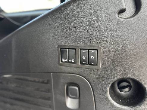 Used 2015 GMC Yukon Denali w/ Premium Package RWD image 31