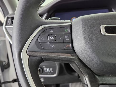 Used 2023 Jeep Grand Cherokee Limited image 17