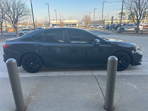 Used 2025 Toyota Camry SE image 6