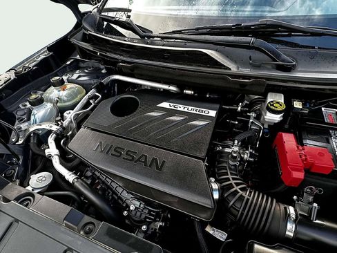 Used 2023 Nissan Rogue S image 11