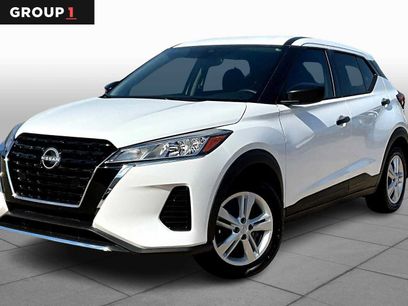New 2025 Nissan Kicks Play S
