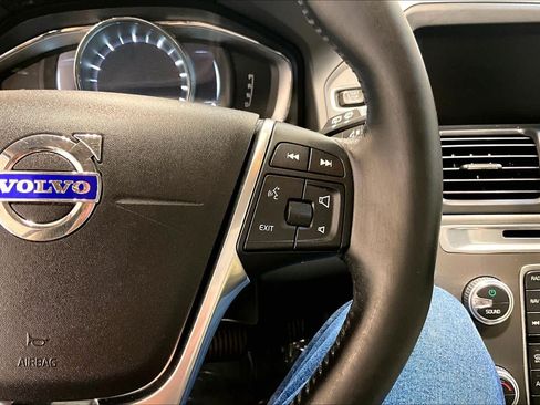 Used 2016 Volvo XC60 T6 w/ Climate Package AWD/4WD image 24