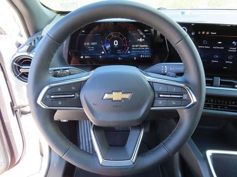 New 2026 Chevrolet Equinox LT FWD image 4