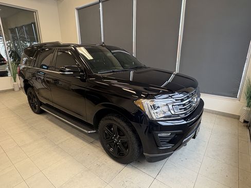 Used 2021 Ford Expedition XLT image 2