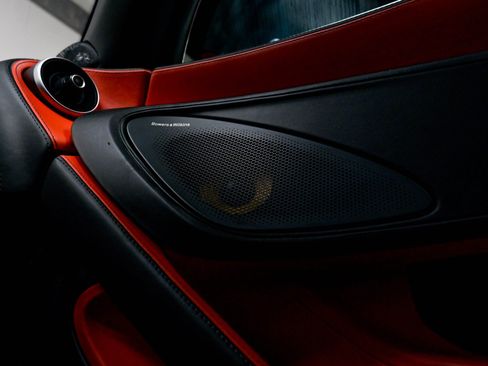 Used 2019 McLaren 600LT RWD image 11