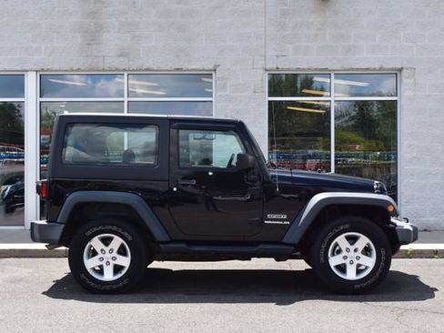 Used 2016 Jeep Wrangler Sport AWD/4WD image 3