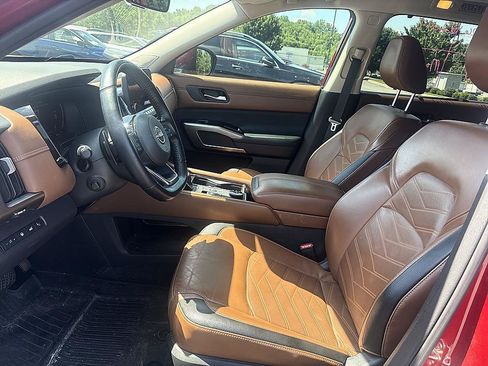 Certified 2023 Nissan Pathfinder Platinum AWD/4WD image 13