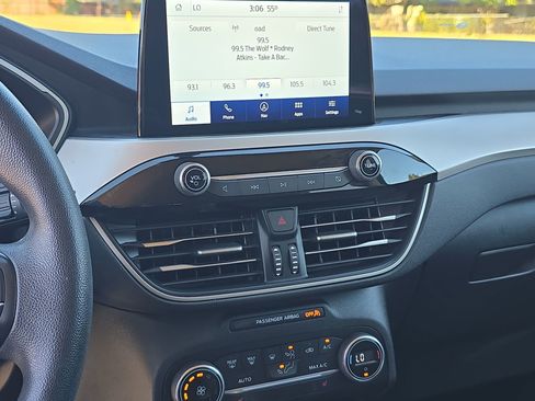 Used 2020 Ford Escape SE image 17