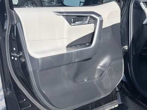 Used 2023 Toyota RAV4 XLE Premium AWD/4WD image 31