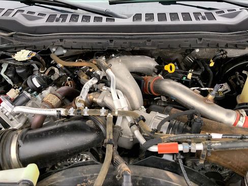 Certified 2024 Ford F250 Platinum w/ Tremor Off-Road Package AWD/4WD image 33