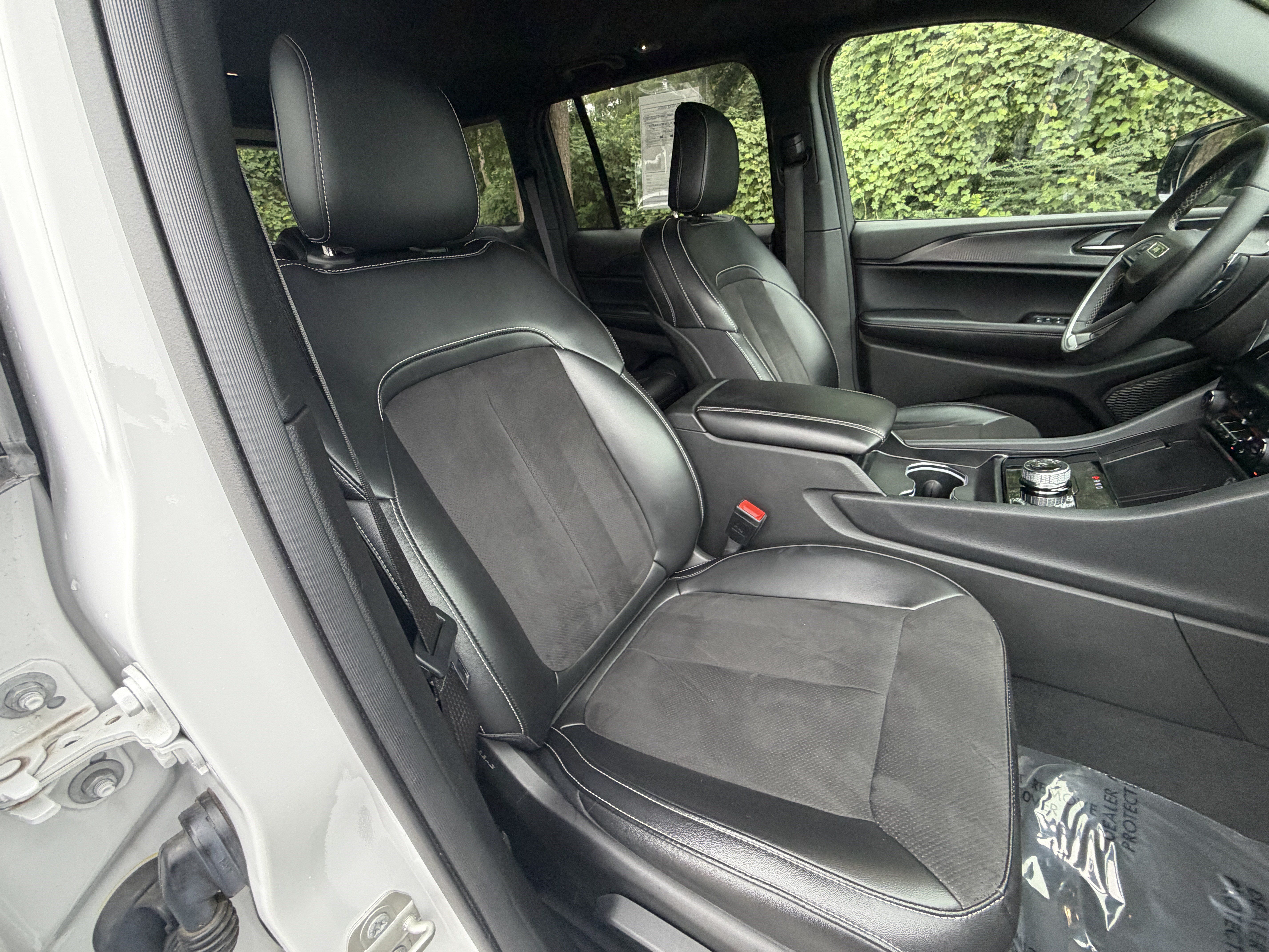 Used 2024 Jeep Grand Cherokee Altitude RWD image 19