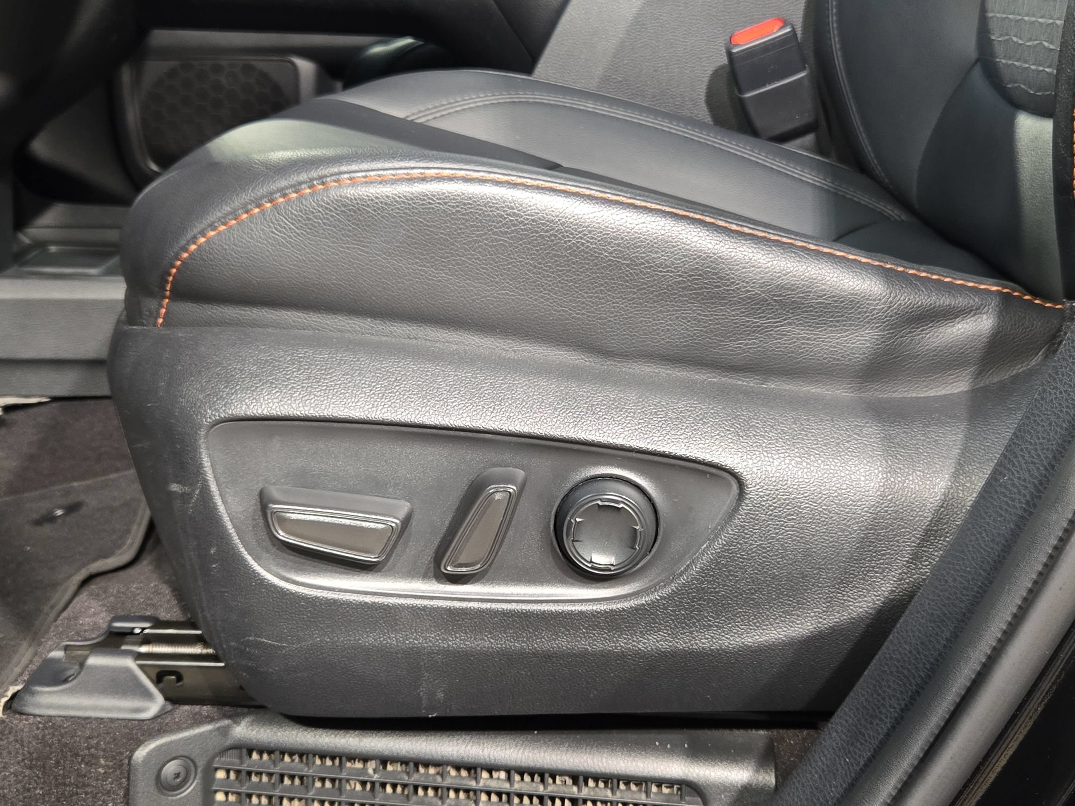 Used 2021 Toyota Sienna XSE FWD image 23