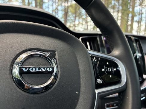 Used 2023 Volvo XC60 B5 Plus w/ Climate Package FWD image 28