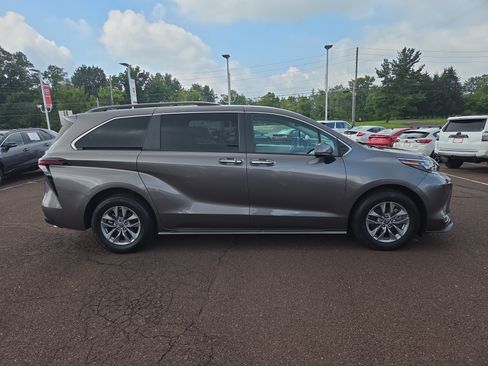 Certified 2024 Toyota Sienna XLE w/ XLE Plus Package AWD/4WD image 2