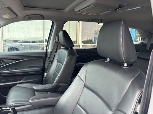 Used 2021 Honda Pilot Touring image 12
