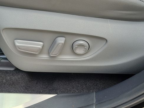 Certified 2024 Toyota Highlander Platinum FWD image 23