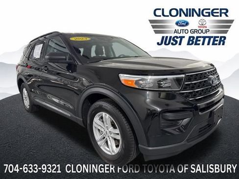 Used 2023 Ford Explorer XLT RWD image 1
