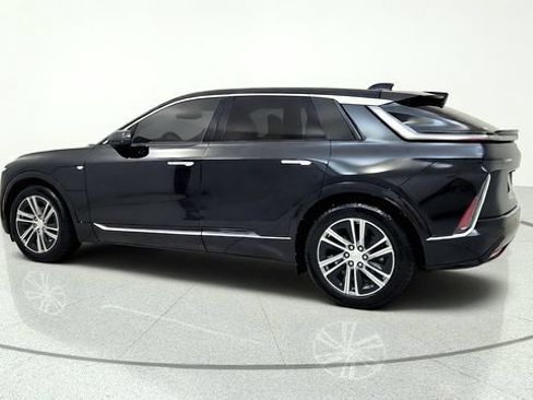 Used 2024 Cadillac Lyriq Luxury AWD/4WD image 5