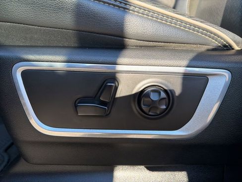 Used 2019 RAM 1500 Laramie image 32