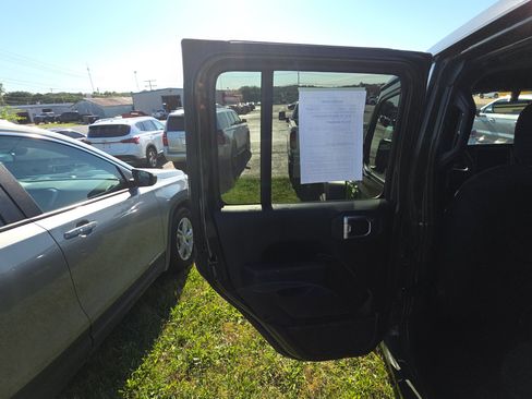 Used 2023 Jeep Wrangler Unlimited Sport w/ Sun And Sound Package AWD/4WD image 12