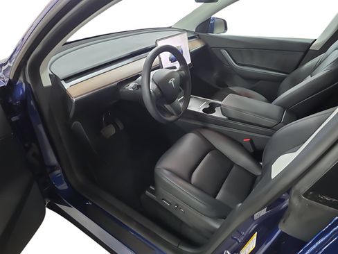 Certified 2022 Tesla Model Y Long Range AWD/4WD image 9