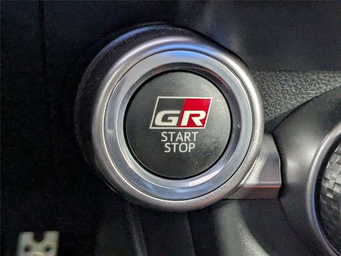 Used 2025 Toyota GR86 Premium w/ Performance Package image 27