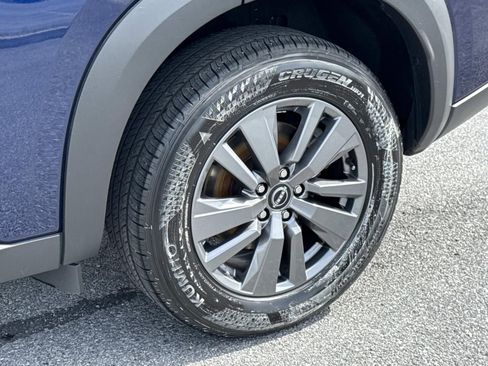 Used 2025 Nissan Pathfinder SV image 7