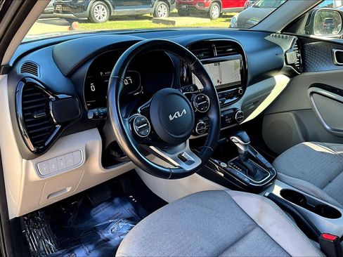 Certified 2023 Kia Soul EX image 17
