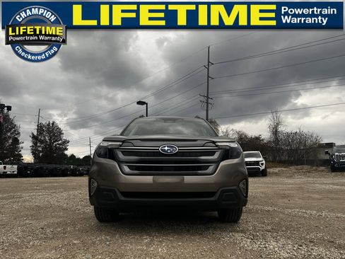 Used 2025 Subaru Forester Premium image 4