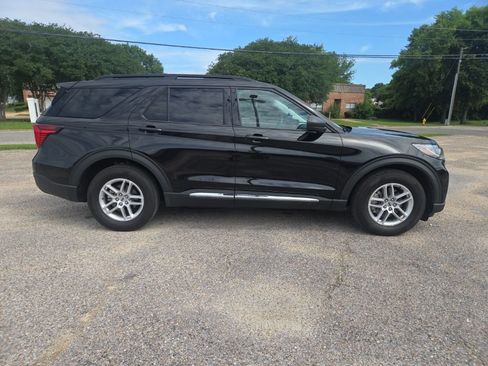 Used 2025 Ford Explorer Active w/ Active Comfort Package RWD image 9