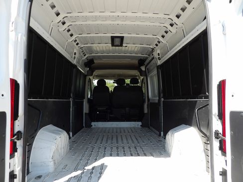 Used 2020 RAM ProMaster 2500 w/ Interior Convenience Group FWD image 11