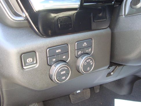 Used 2022 Chevrolet Silverado 1500 LT image 8