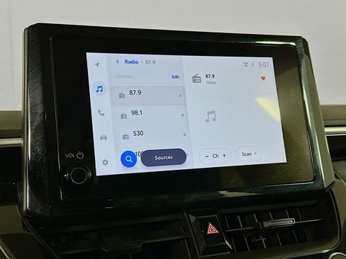 Used 2025 Toyota Corolla LE image 21