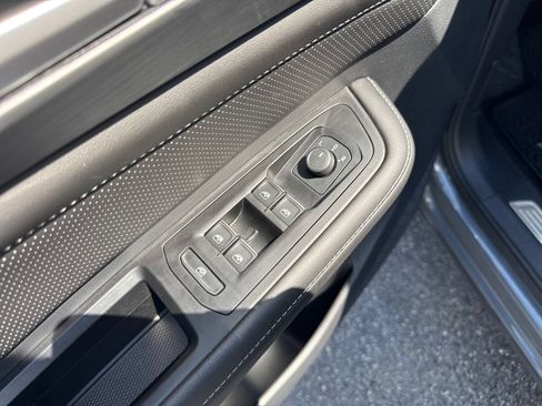 Certified 2025 Volkswagen Atlas Cross Sport SE AWD/4WD image 12