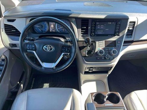 Certified 2020 Toyota Sienna XLE image 12