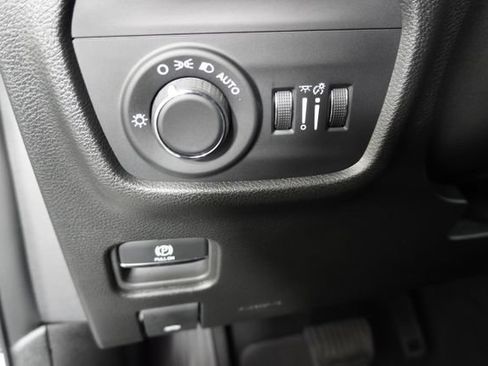 Used 2025 Jeep Grand Cherokee Altitude RWD image 26