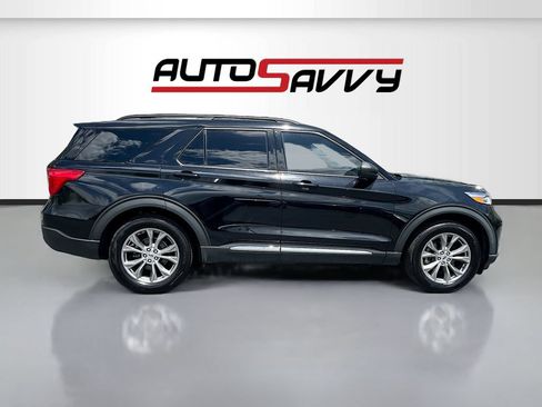 Used 2022 Ford Explorer XLT w/ Equipment Group 202A AWD/4WD image 8